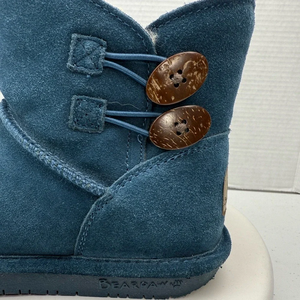 BEARPAW Womens Rosy Button Flat Slate Blue Suede‎ Snow Boots Sz 7 Wide Sheepskin